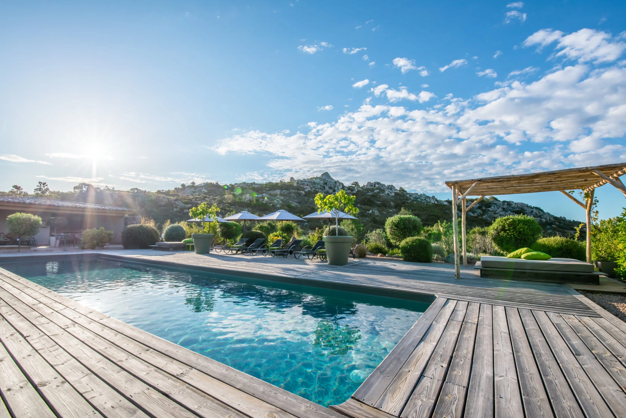 Luxe au calme : séjourner dans un hôtel avec piscine à Bonifacio