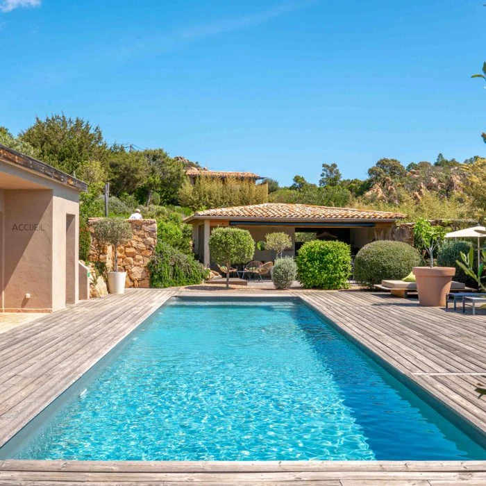 Piscine au soleil